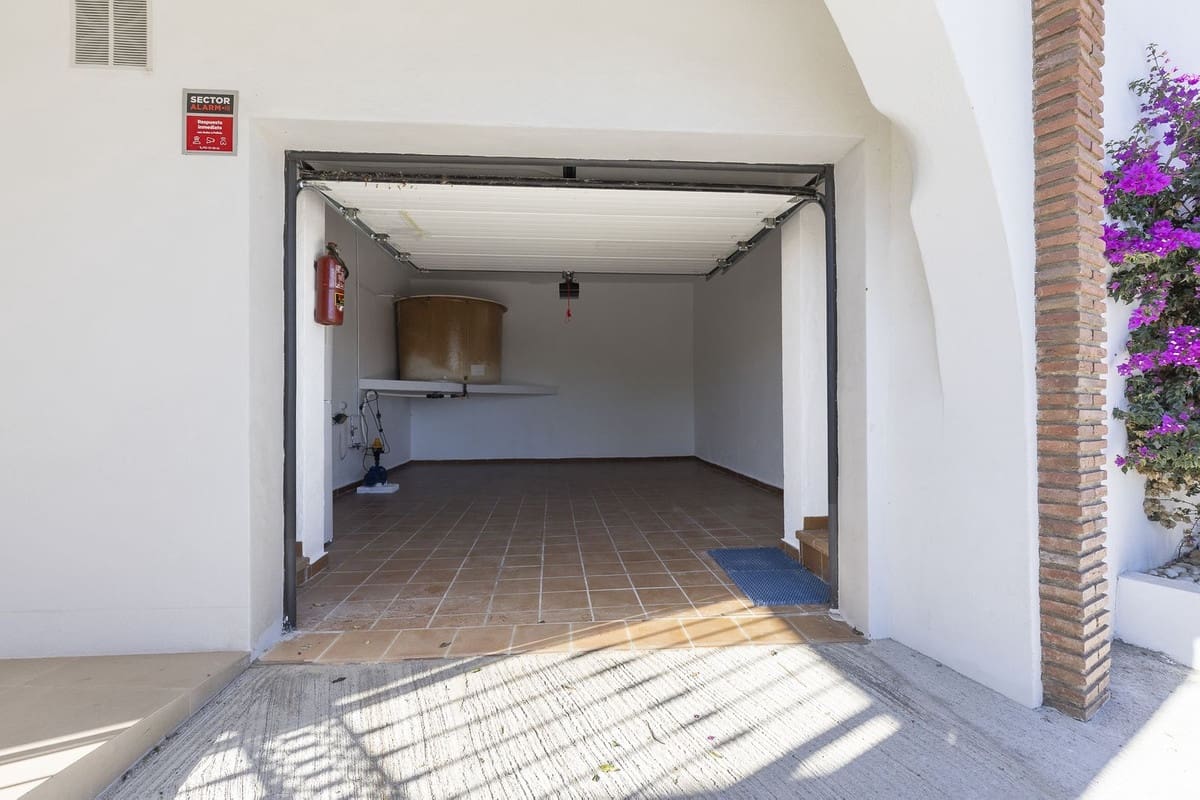 3 bedroom Villa for sale in Mijas with pool garage - € 949,000 (Ref: 9425378)