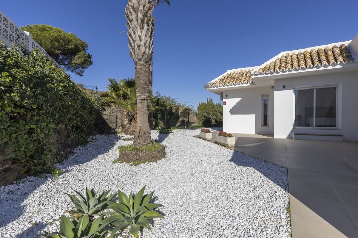 3 bedroom Villa for sale in Mijas with pool garage - € 949,000 (Ref: 9425378)