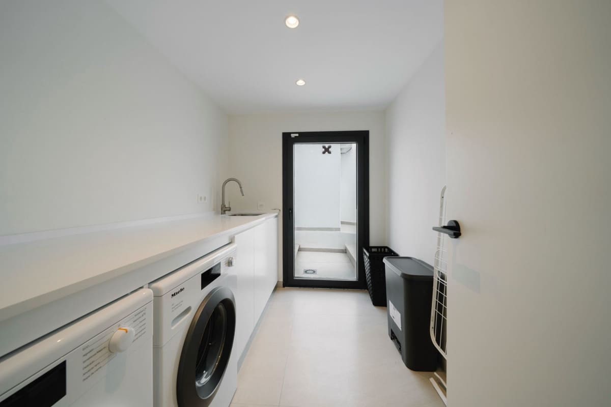 5 bedroom Villa for sale in San Pedro de Alcantara with pool garage - € 2,500,000 (Ref: 9443065)