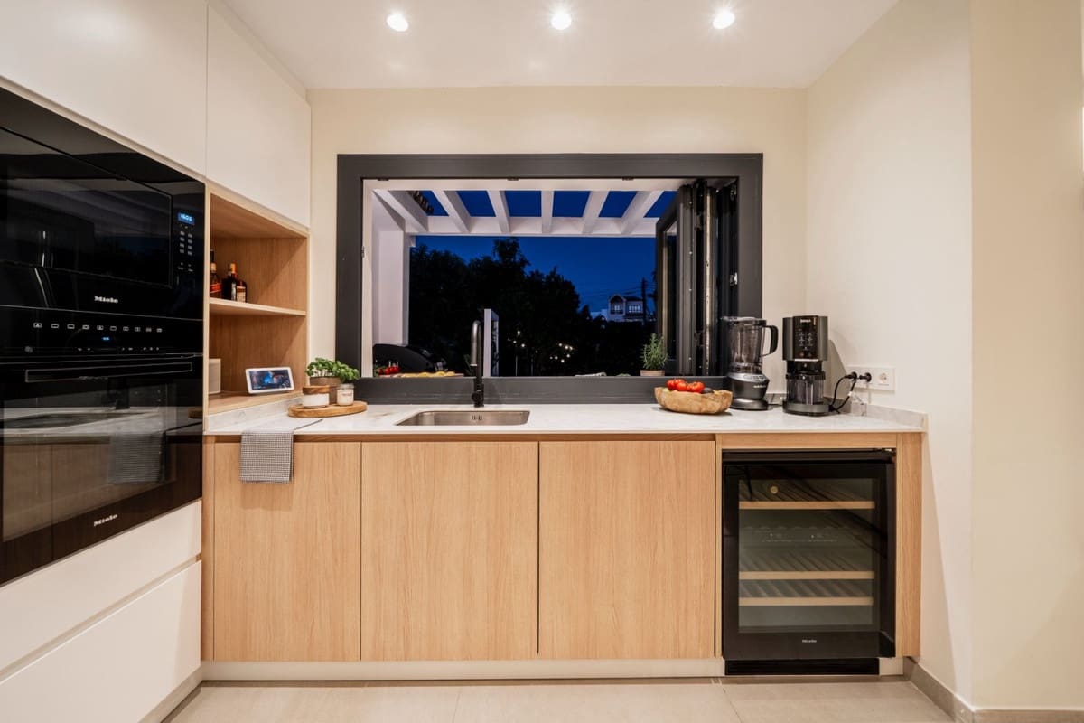 5 bedroom Villa for sale in San Pedro de Alcantara with pool garage - € 2,500,000 (Ref: 9443065)