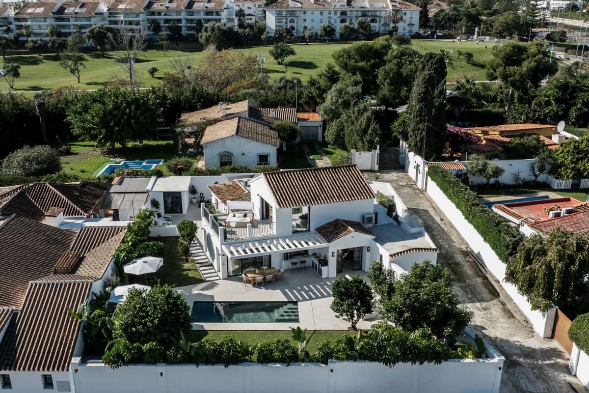 5 sypialnia Willa na sprzedaż w San Pedro de Alcantara z basenem garażem - 2 500 000 € (Ref: 9443065)