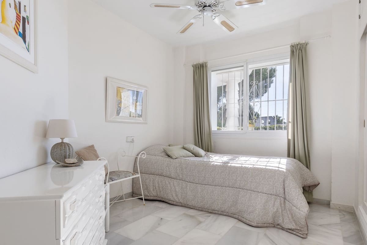 2 soveværelse Lejlighed til salg i Calahonda med swimmingpool garage - € 349.000 (Ref: 9496637)