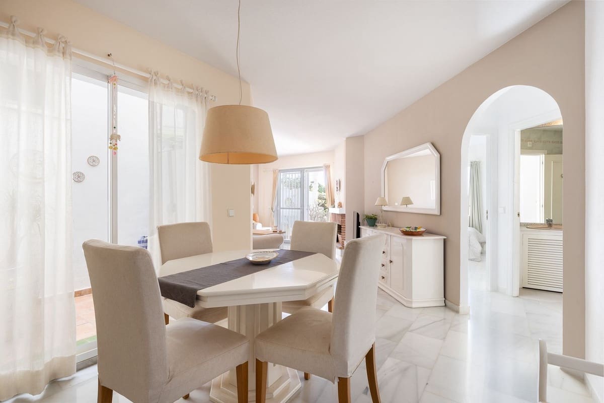 Apartamento de 2 habitaciones en Calahonda en venta con piscina garaje - 349.000 € (Ref: 9496637)
