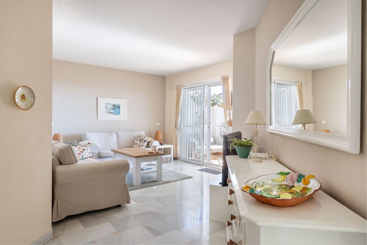 Apartamento de 2 habitaciones en Calahonda en venta con piscina garaje - 349.000 € (Ref: 9496637)