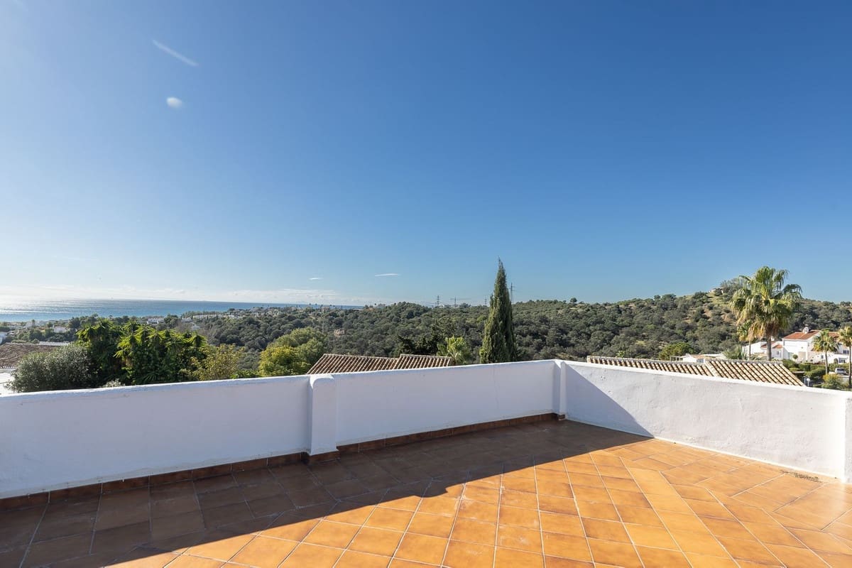 Apartamento de 2 habitaciones en Calahonda en venta con piscina garaje - 349.000 € (Ref: 9496637)