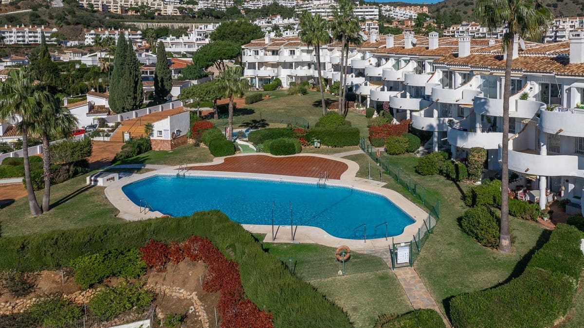 Apartamento de 2 habitaciones en Calahonda en venta con piscina garaje - 349.000 € (Ref: 9496637)