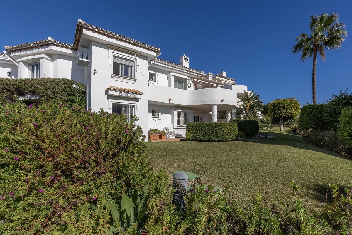 Apartamento de 2 habitaciones en Calahonda en venta con piscina garaje - 349.000 € (Ref: 9496637)