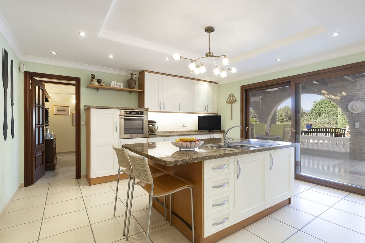 4 bedroom Finca/Country House for sale in Coin with pool garage - € 950,000 (Ref: 9500796)