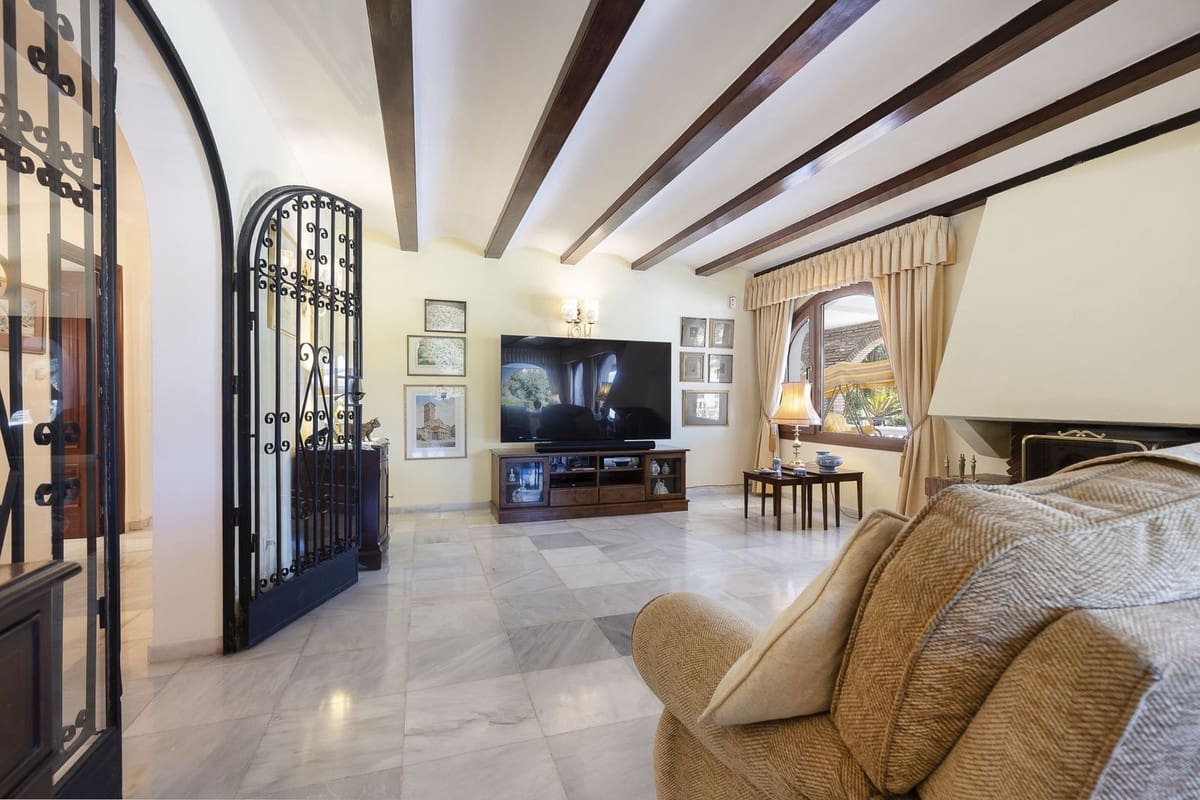 4 bedroom Finca/Country House for sale in Coin with pool garage - € 950,000 (Ref: 9500796)