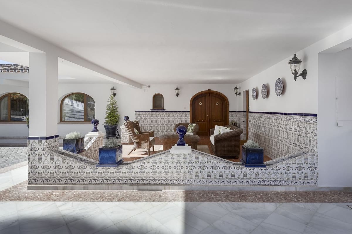 4 soveværelse Finca/Landehus til salg i Coin med swimmingpool garage - € 950.000 (Ref: 9500796)