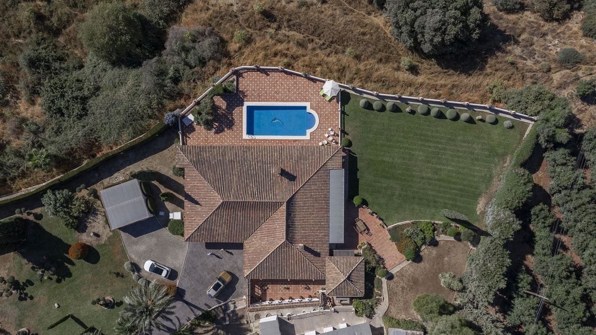 4 soveværelse Finca/Landehus til salg i Coin med swimmingpool garage - € 950.000 (Ref: 9500796)