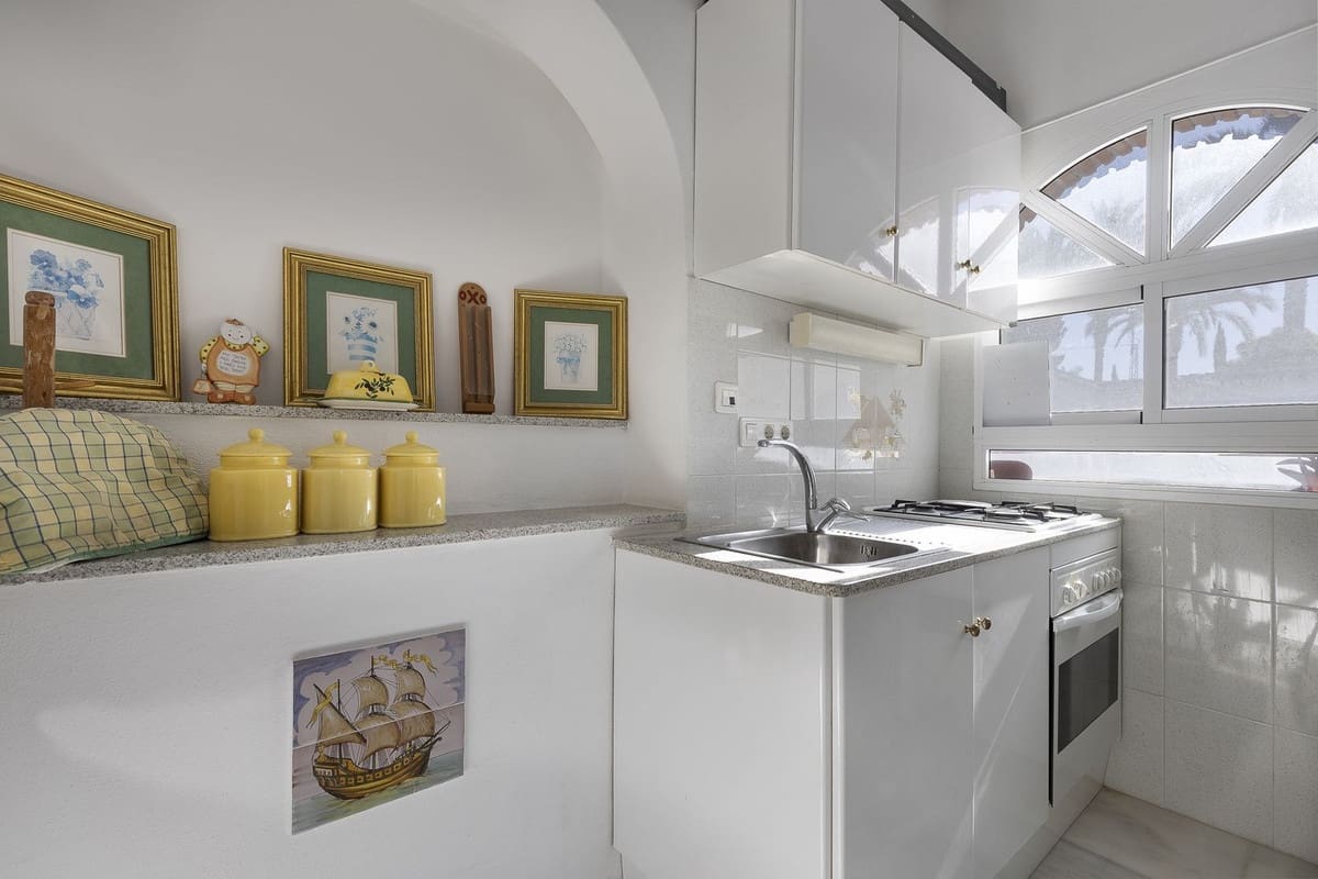 4 soveværelse Finca/Landehus til salg i Coin med swimmingpool garage - € 950.000 (Ref: 9500796)