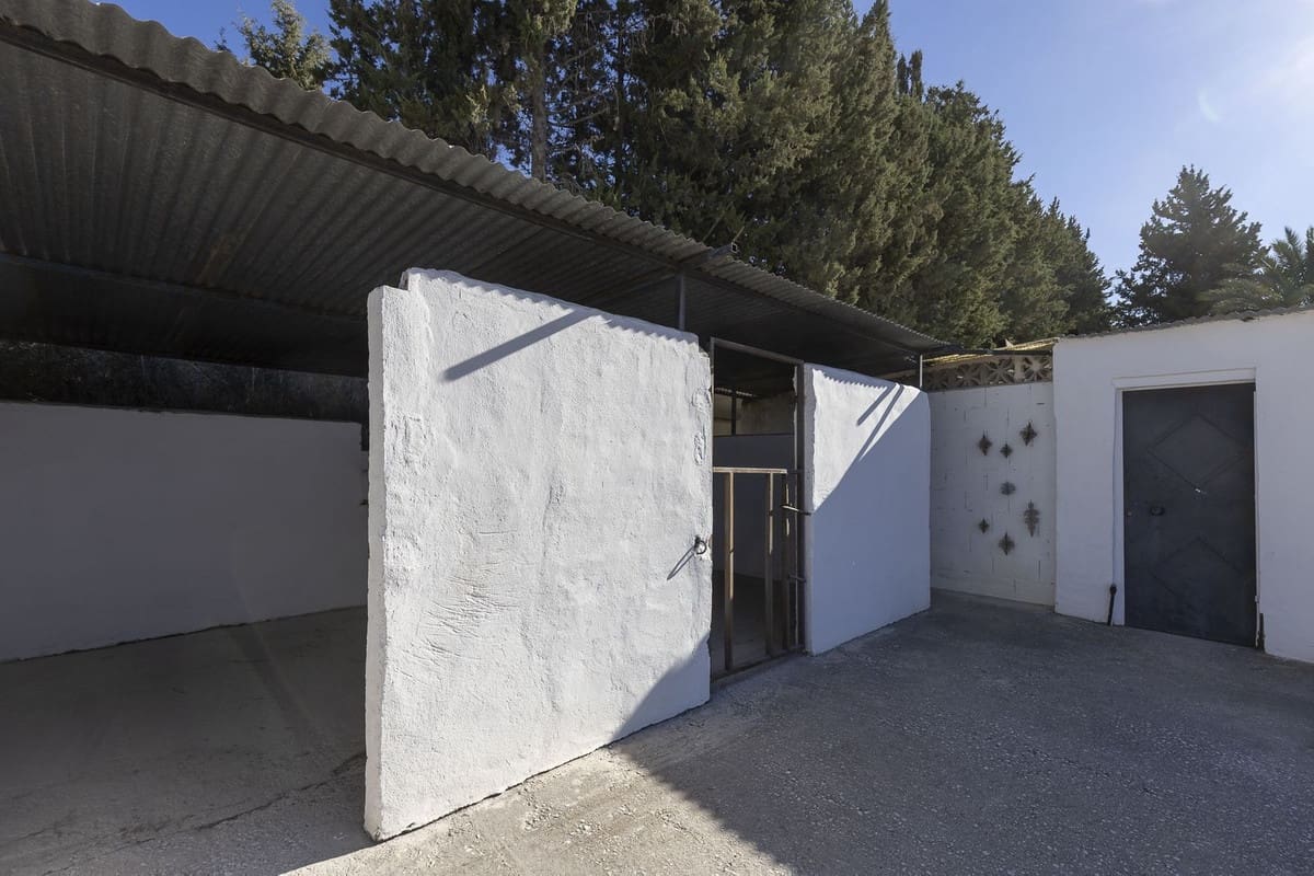 4 soveværelse Finca/Landehus til salg i Coin med swimmingpool garage - € 950.000 (Ref: 9500796)