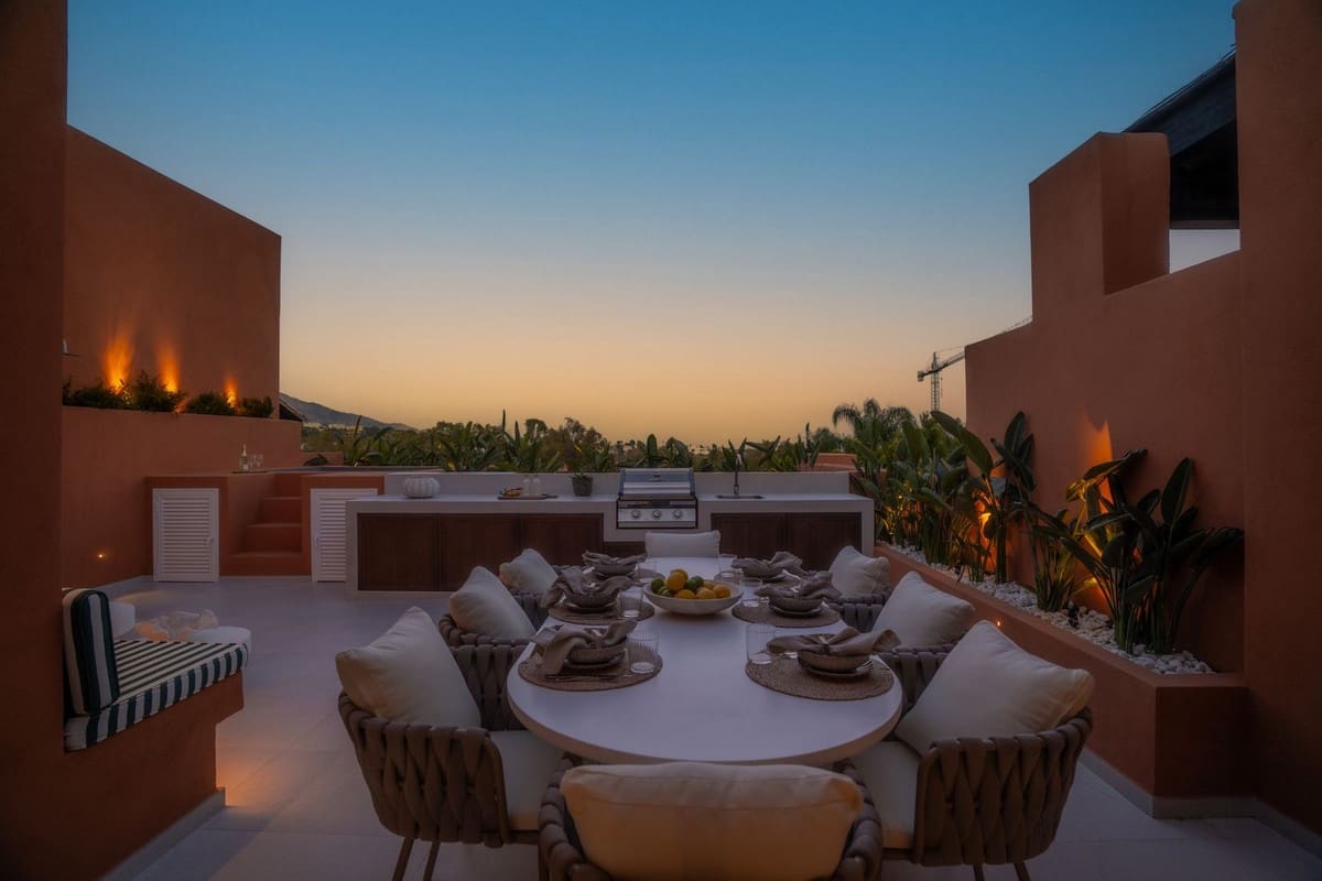 4 Zimmer Penthouse zu verkaufen in Nueva Andalucia mit Pool Garage - 1.749.000 € (Ref: 9539672)