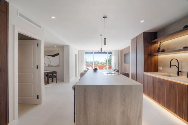 Ático de 4 habitaciones en Nueva Andalucia, Marbella en venta con piscina garaje - 1.749.000 € (Ref: 9539672)