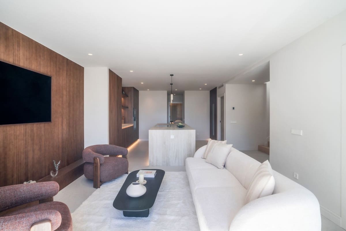 4 bedroom Penthouse for sale in Nueva Andalucia with pool garage - € 1,749,000 (Ref: 9539672)