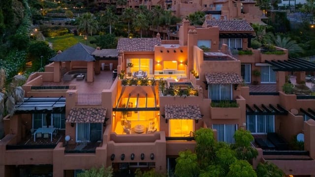 Ático de 4 habitaciones en Nueva Andalucia, Marbella en venta con piscina garaje - 1.749.000 € (Ref: 9539672)