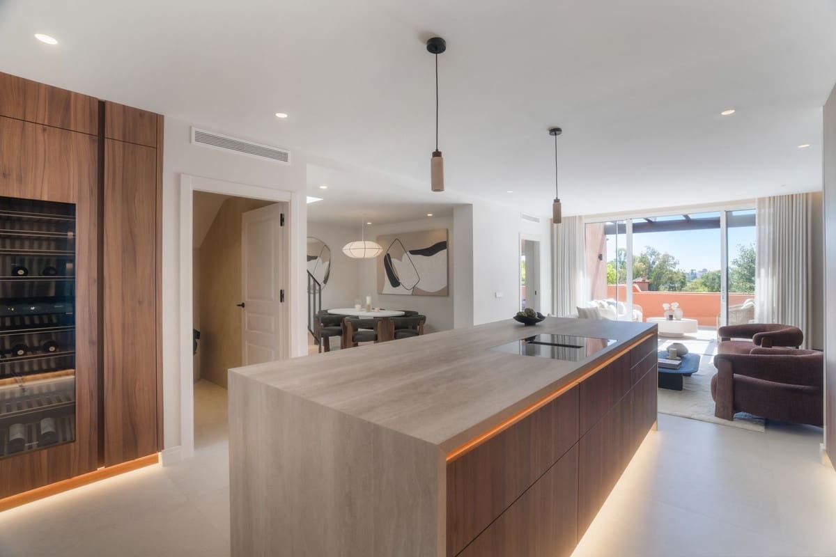 4 bedroom Penthouse for sale in Nueva Andalucia with pool garage - € 1,749,000 (Ref: 9539672)