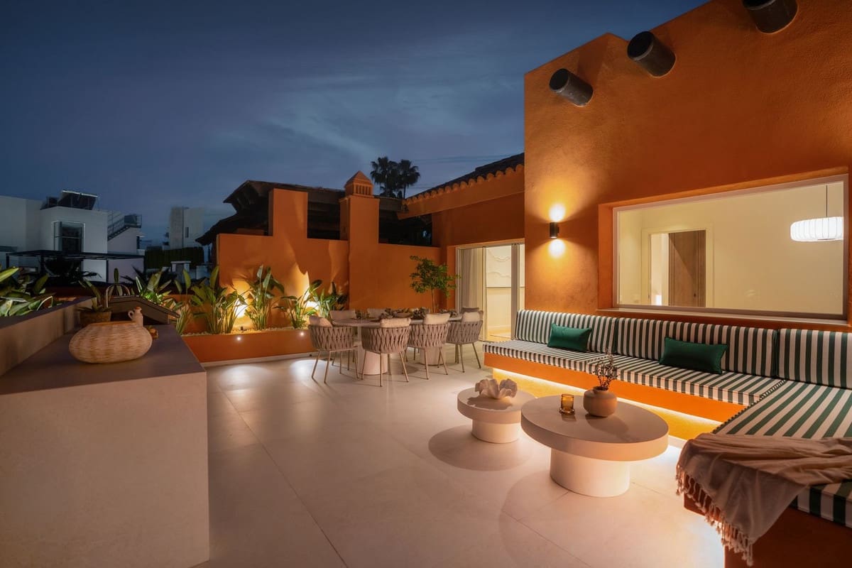 4 bedroom Penthouse for sale in Nueva Andalucia with pool garage - € 1,749,000 (Ref: 9539672)