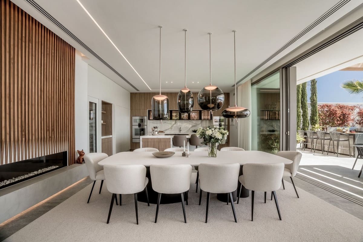 6 bedroom Villa for sale in La Quinta with pool garage - € 10,995,000 (Ref: 9542083)