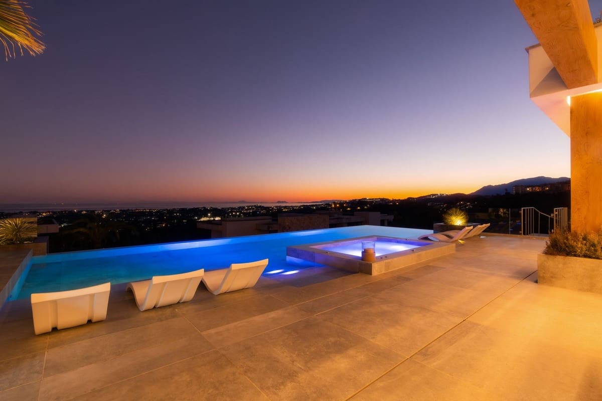 6 soveværelse Villa til salg i La Quinta med swimmingpool garage - € 10.995.000 (Ref: 9542083)