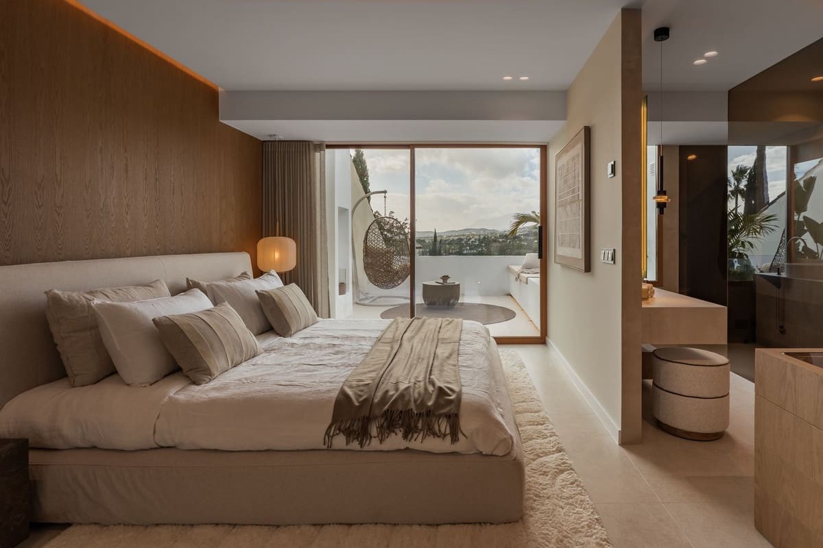 4 bedroom Townhouse for sale in Aloha Golf with garage - € 1,595,000 (Ref: 9554271)