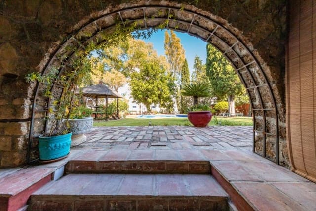 6 soverom Villa til salgs i Torremolinos med svømmebasseng garasje - € 990 000 (Ref: 9557333)