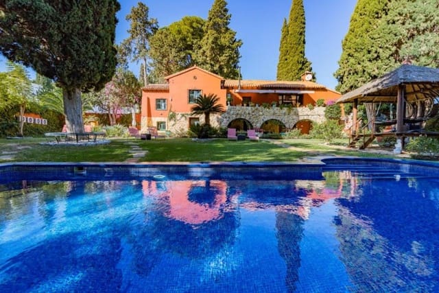 6 soverom Villa til salgs i Torremolinos med svømmebasseng garasje - € 990 000 (Ref: 9557333)