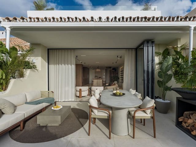 3 quarto Moradia Geminada para venda em Aloha Golf, Marbella - 1 550 000 € (Ref: 9566466)