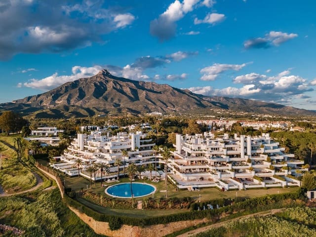 3 bedroom Beach Apartment for sale in Marbella - € 1,350,000 (Ref: 9569513)
