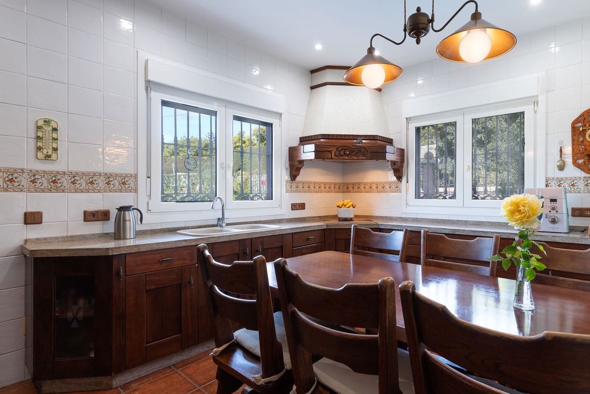 4 soveværelse Finca/Landehus til salg i Coin med swimmingpool garage - € 689.000 (Ref: 9584440)