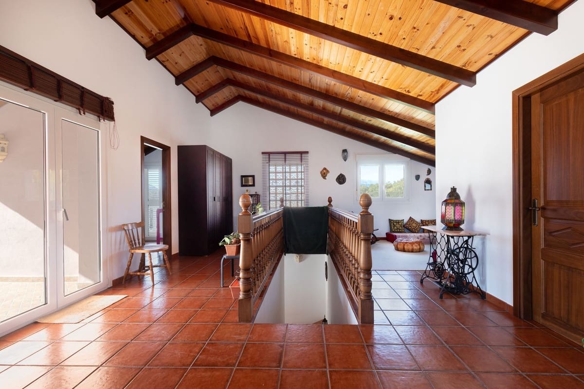 4 soveværelse Finca/Landehus til salg i Coin med swimmingpool garage - € 689.000 (Ref: 9584440)