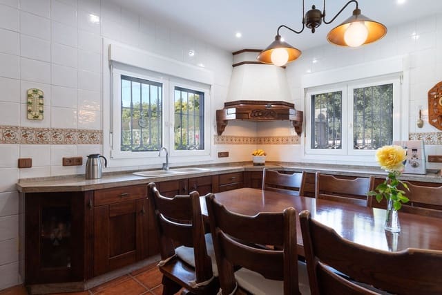 4 bedroom Finca/Country House for sale in Coín with pool garage - € 689,000 (Ref: 9584440)