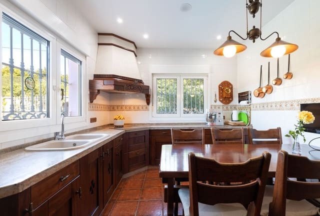 4 bedroom Finca/Country House for sale in Coín with pool garage - € 689,000 (Ref: 9584440)