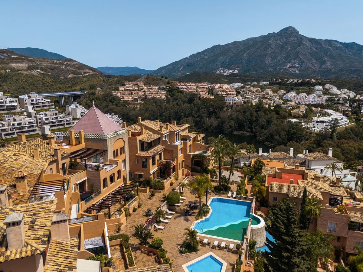 4 bedroom Beach Apartment for sale in Nueva Andalucia with pool garage - € 2,648,000 (Ref: 9597183)