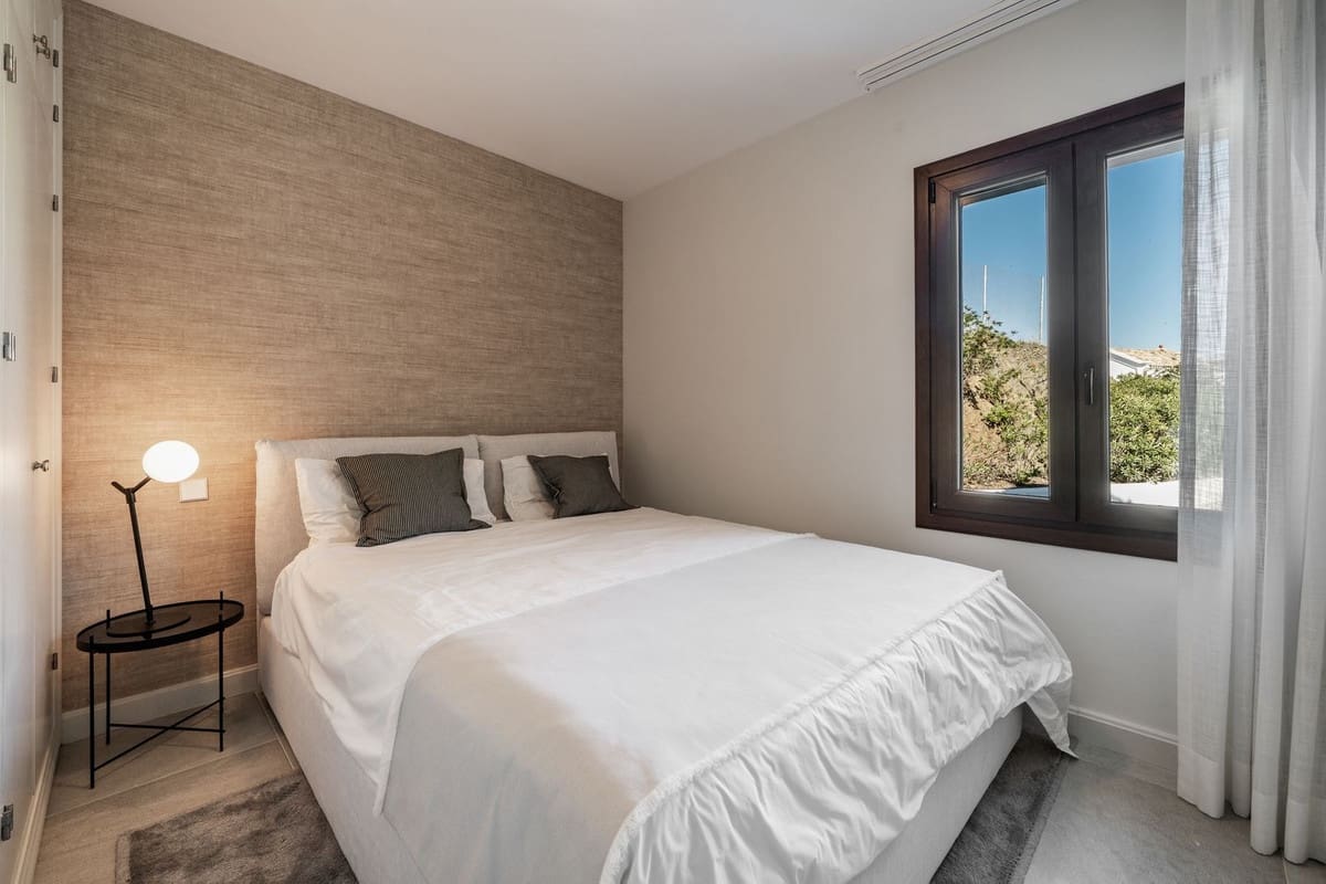 5 makuuhuone Huvila myytävänä paikassa Estepona mukana uima-altaan 
autotalli - 2 195 000 € (Ref: 9645631)