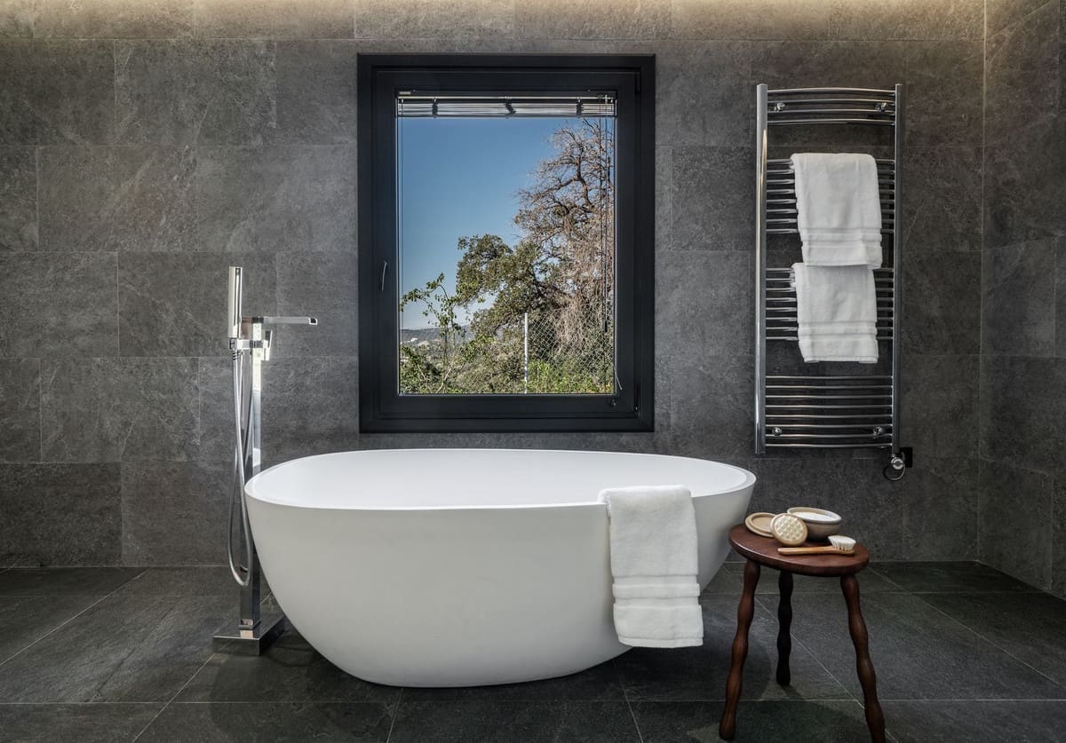 5 makuuhuone Huvila myytävänä paikassa Estepona mukana uima-altaan 
autotalli - 2 195 000 € (Ref: 9645631)