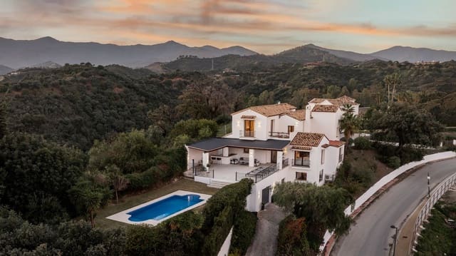 5 chambre Villa/Maison à vendre à Estepona avec piscine garage - 2 195 000 € (Ref: 9645631)