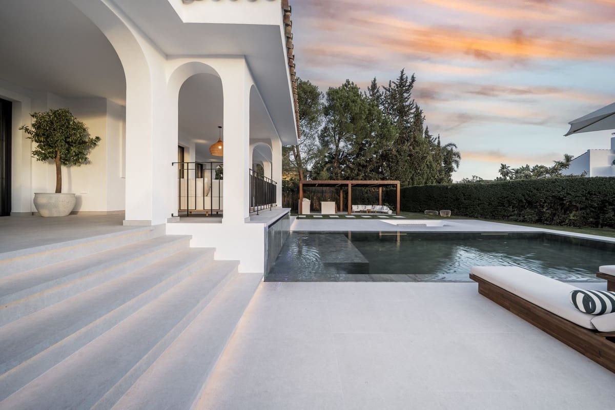 5 sovrum Villa till salu i Nueva Andalucia med pool garage - 5 950 000 € (Ref: 9675132)