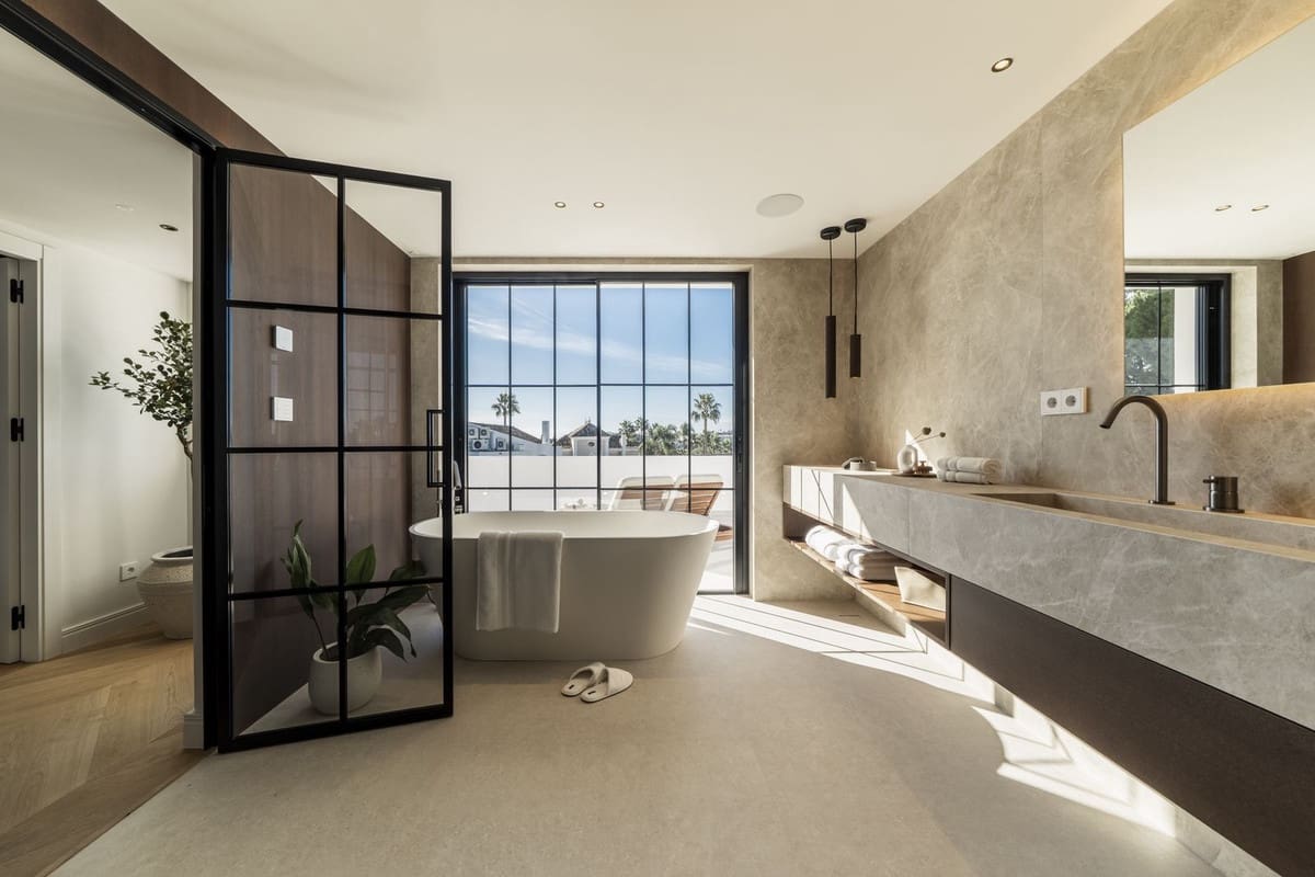 5 sovrum Villa till salu i Nueva Andalucia med pool garage - 5 950 000 € (Ref: 9675132)