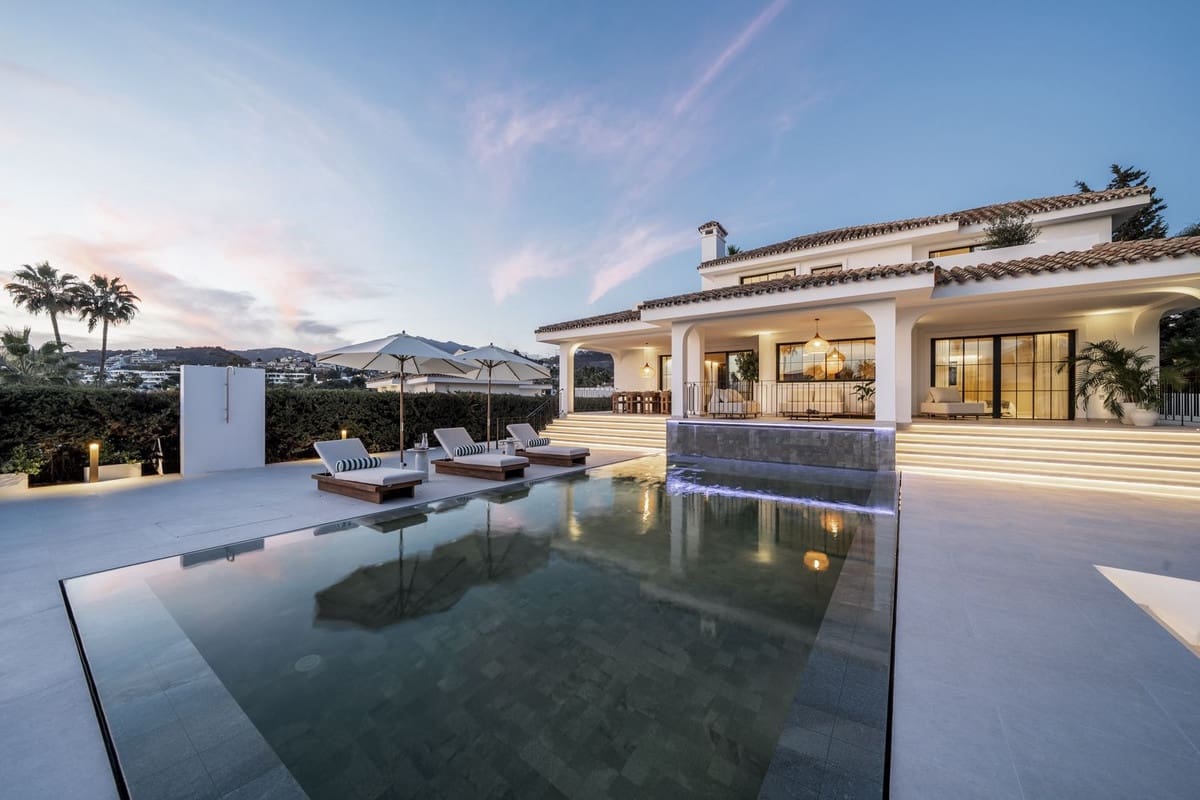 5 sovrum Villa till salu i Nueva Andalucia med pool garage - 5 950 000 € (Ref: 9675132)