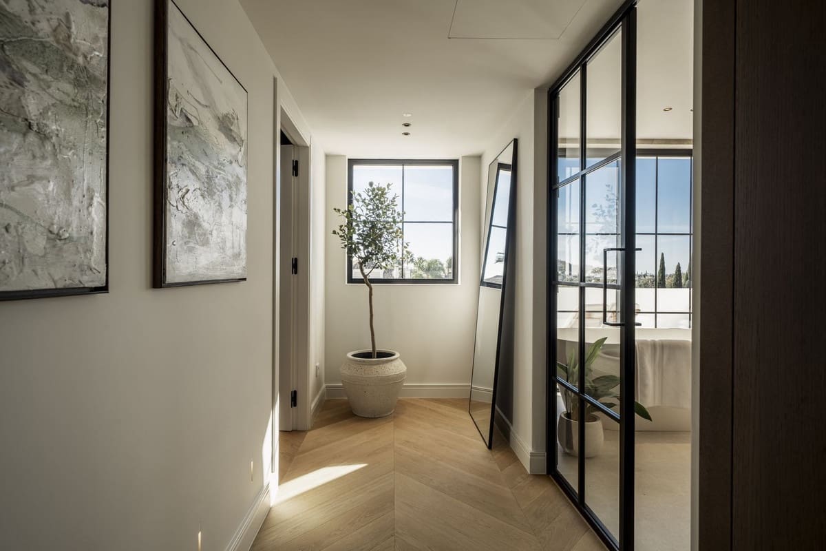 Chalet de 5 habitaciones en Nueva Andalucia en venta con piscina garaje - 5.950.000 € (Ref: 9675132)