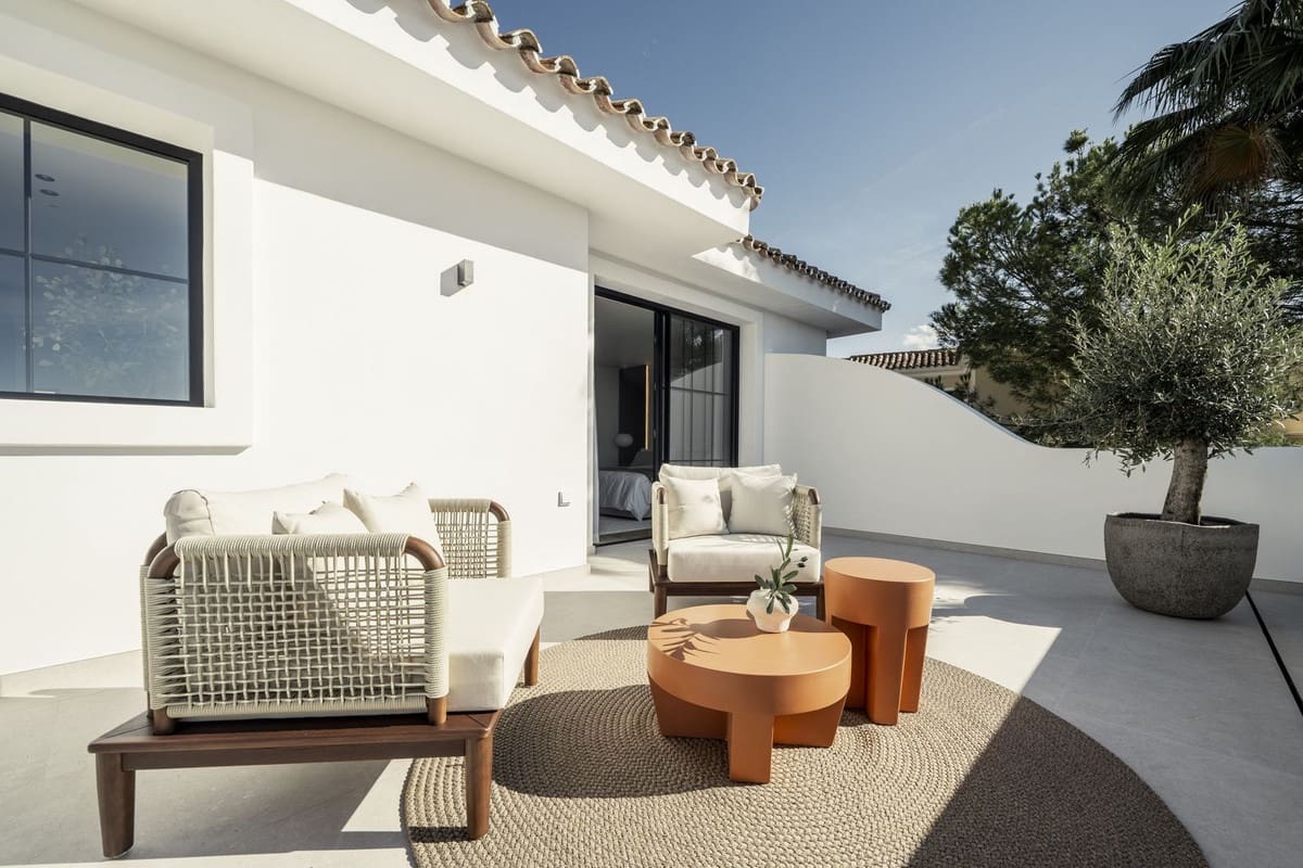 Chalet de 5 habitaciones en Nueva Andalucia en venta con piscina garaje - 5.950.000 € (Ref: 9675132)