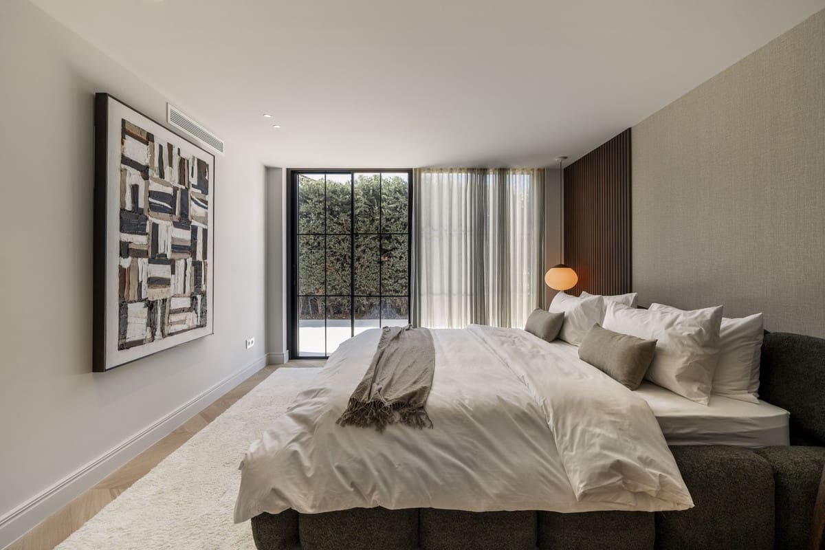 Chalet de 5 habitaciones en Nueva Andalucia en venta con piscina garaje - 5.950.000 € (Ref: 9675132)