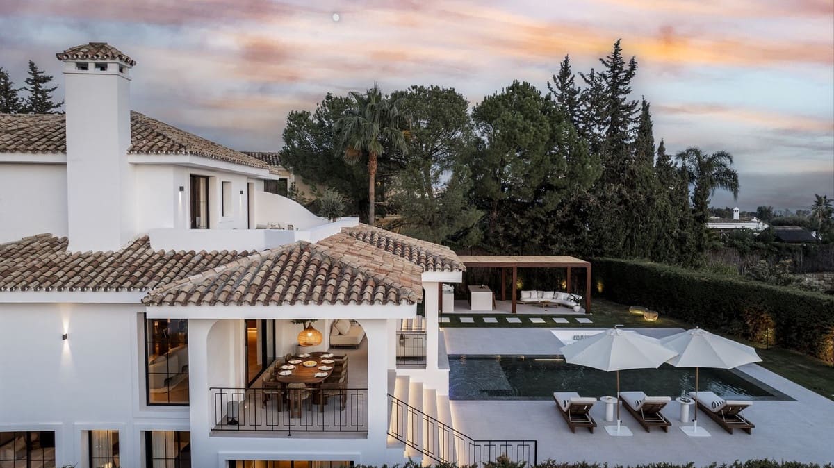 5 quarto Moradia para venda em Nueva Andalucia com piscina garagem - 5 950 000 € (Ref: 9675132)