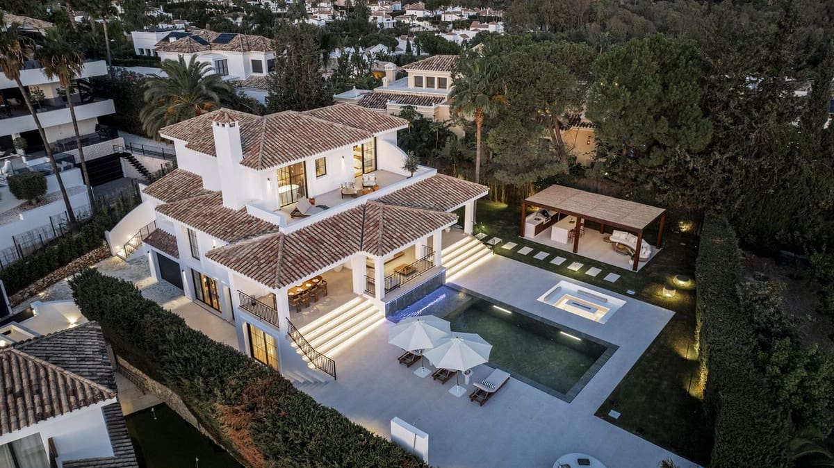 5 quarto Moradia para venda em Nueva Andalucia com piscina garagem - 5 950 000 € (Ref: 9675132)