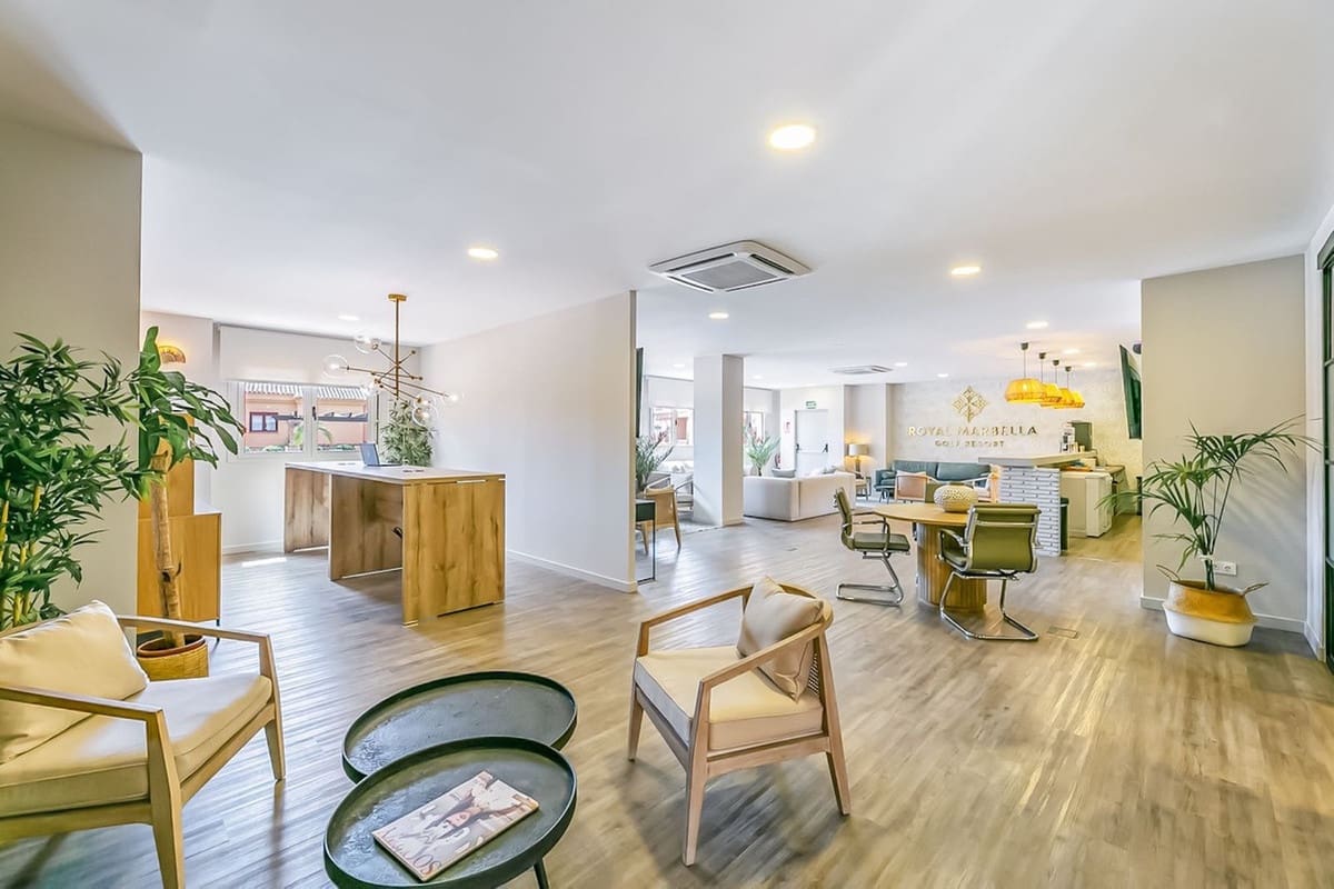 2 bedroom Apartment for sale in Benahavis with pool garage - € 259,000 (Ref: 9699860)
