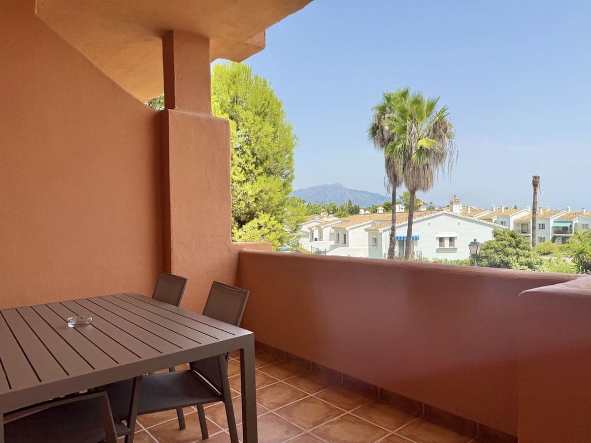 2 bedroom Apartment for sale in Benahavis with pool garage - € 259,000 (Ref: 9699860)