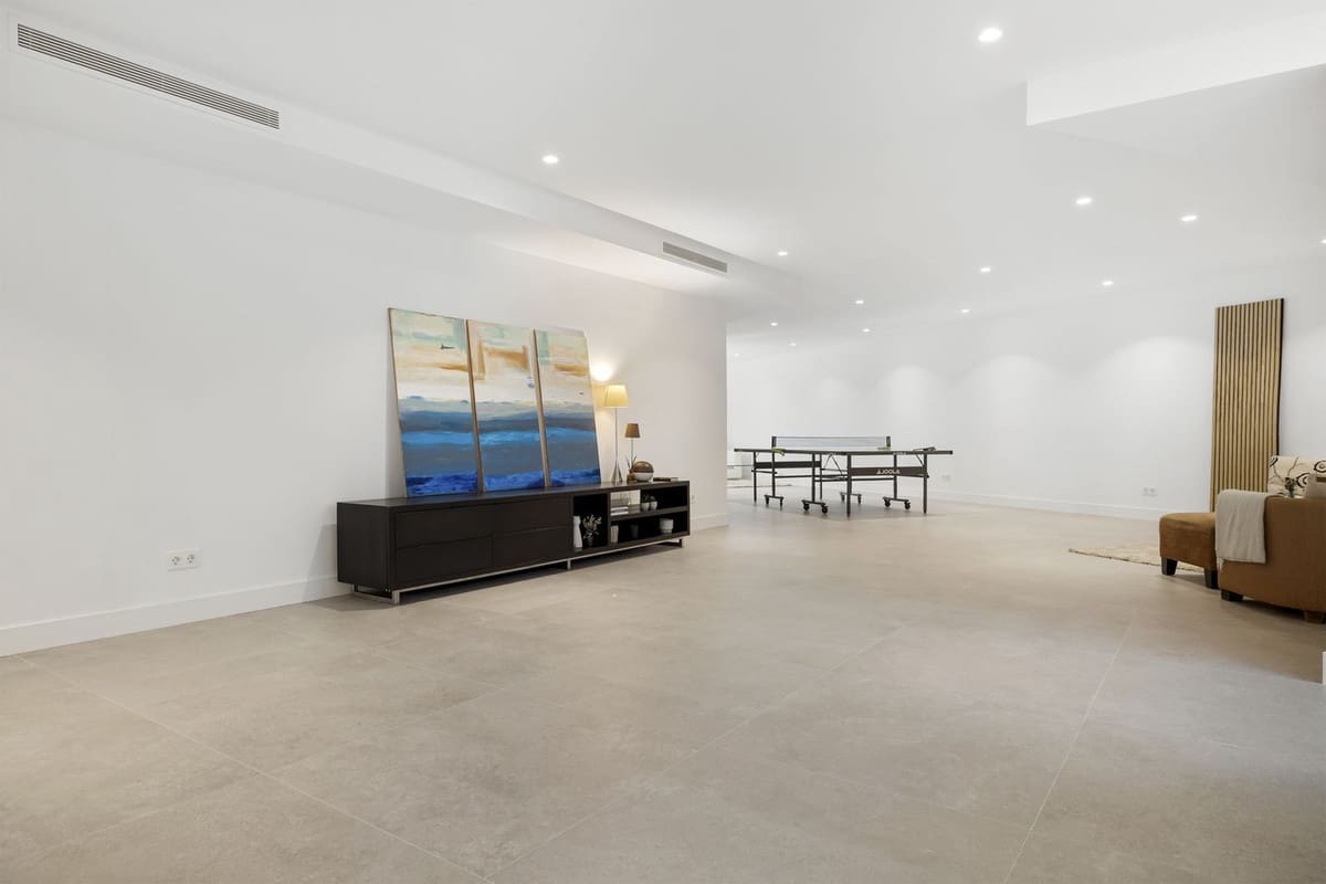 5 quarto Moradia para venda em Marbesa com piscina garagem - 3 345 000 € (Ref: 9720612)