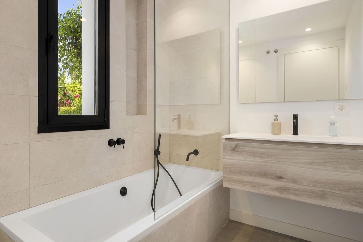 5 quarto Moradia para venda em Marbesa com piscina garagem - 3 345 000 € (Ref: 9720612)